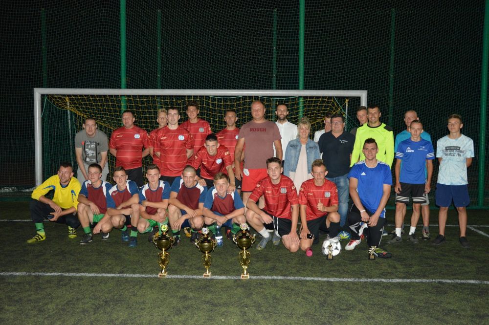 VIII nocny turniej piłki nożnej  seniorów o puchar Burmistrza Chociwla - fotorelacja